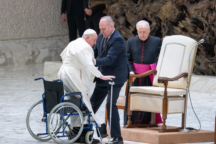 SAD: Pope Francis Almost loosing LIFE to a Prolonged Lung Infection and Kidney Failure in………….