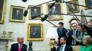 Trump Transforms the Oval Office into a Gilded Gallery