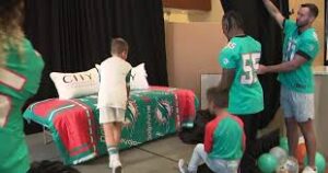  Miami Dolphins & City Furniture Donate Beds to 100 Kids in Delivering Hope Event